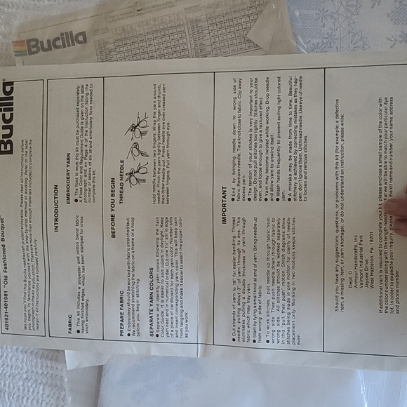 New Vintage floral needlepoint table cloth - Picture 8 of 10